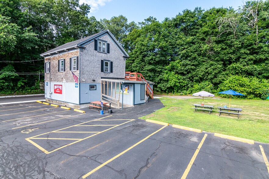 104 Canal St, Blackstone, MA à vendre - Photo du bâtiment - Image 3 de 41