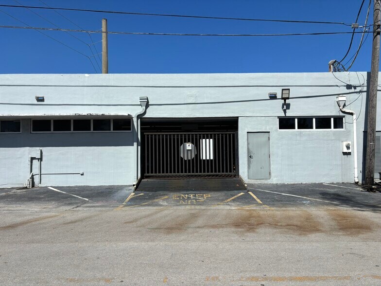111 SW 33rd St, Fort Lauderdale, FL à louer - Photo du bâtiment - Image 3 de 10