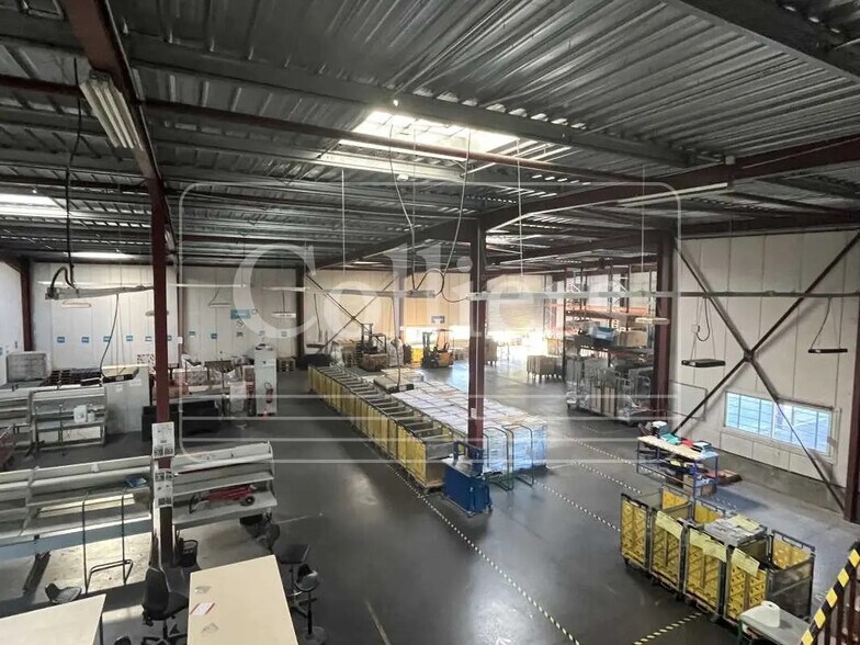 Office in Marseille for lease - Interior Photo - Image 2 of 6