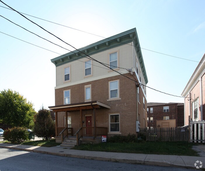 106 Saratoga Ave, Excelsior Springs, MO à vendre - Photo du bâtiment - Image 2 de 2