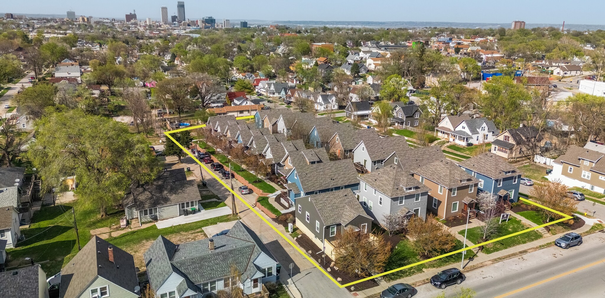 Call for Offers - 96-Unit Scatter Site portefeuille de 74 propriétés à vendre sur LoopNet.ca Photo du bâtiment- Image 1 de 18