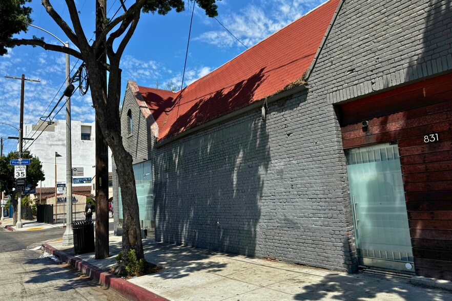 831 Venice Blvd, Los Angeles, CA à louer - Photo du bâtiment - Image 2 de 19