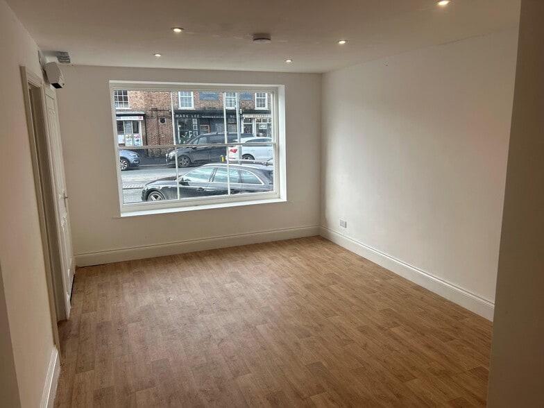 10 Pavement, Pocklington for lease - Building Photo - Image 2 of 9