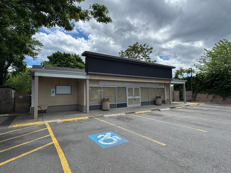 274 Bay Shore Rd, North Babylon, NY à louer - Photo du bâtiment - Image 3 de 4