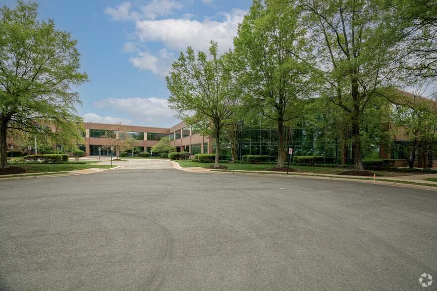 7374 Boston Blvd, Springfield, VA à louer - Photo du bâtiment - Image 1 de 5