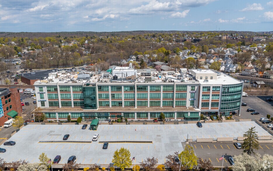 200 Boston Ave, Medford, MA à louer - Photo du bâtiment - Image 3 de 12