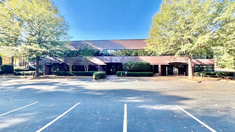 8800 Roswell Rd, Sandy Springs, GA à vendre - Photo du bâtiment - Image 1 de 41