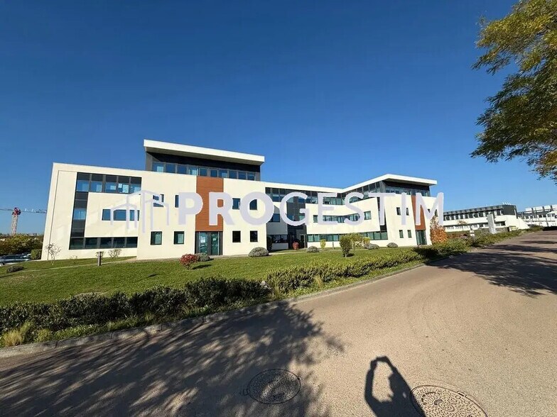 Office in Dijon for lease - Building Photo - Image 2 of 12