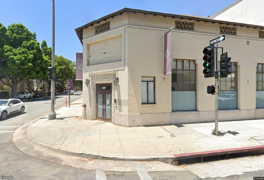 561 E Green St, Pasadena, CA à louer - Photo du bâtiment - Image 1 de 2