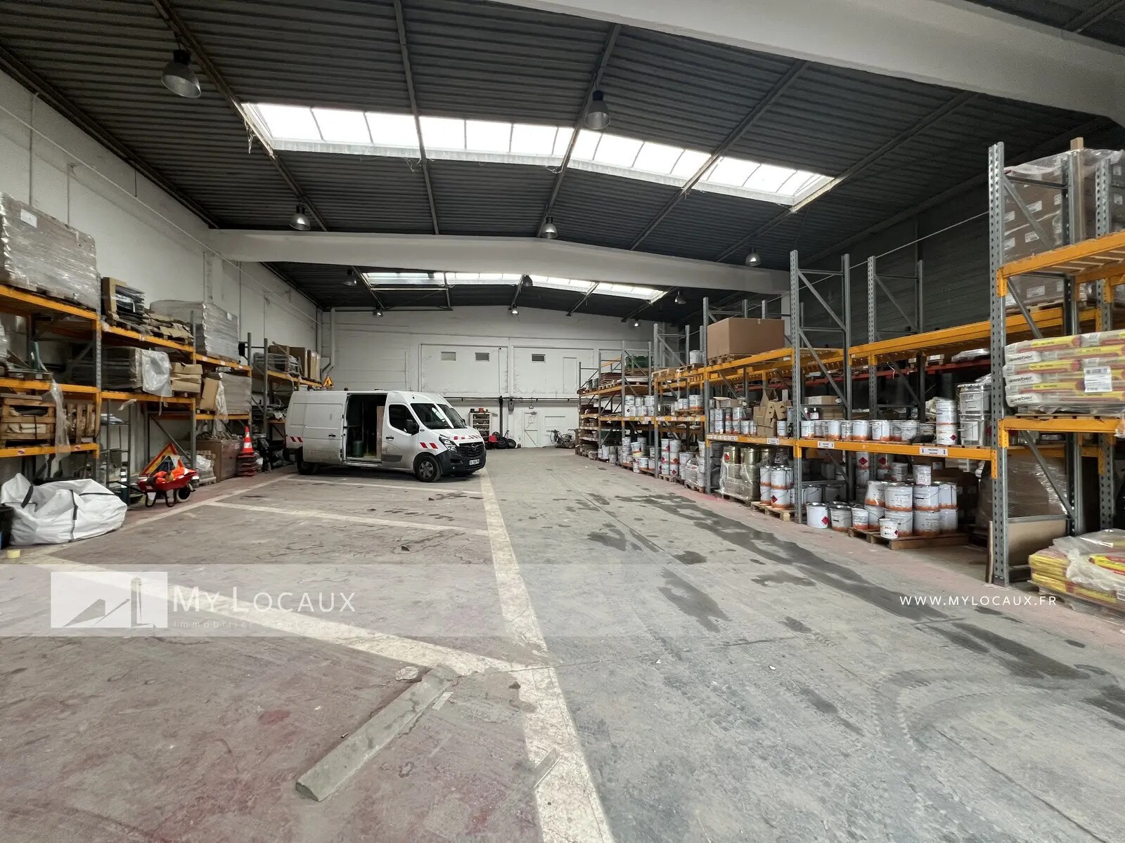 Flex in SAINT-OUEN-L'AUMONE for lease Interior Photo- Image 1 of 8