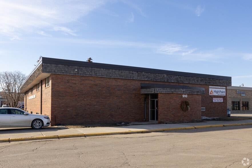 910 Lincoln Ave, Detroit Lakes, MN for lease - Primary Photo - Image 1 of 1