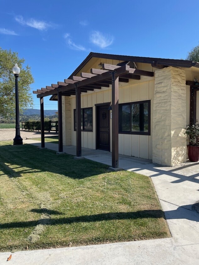 1050 E Highway 246, Solvang, CA for lease Primary Photo- Image 1 of 2