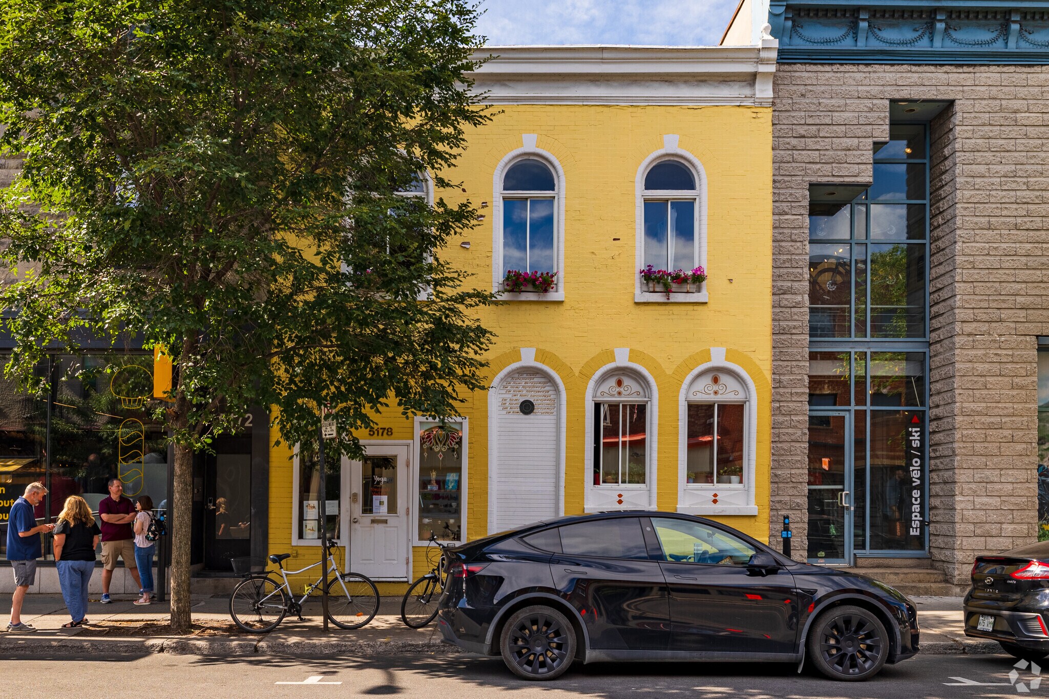 5178 Boul Saint Laurent, Montréal, QC for sale Primary Photo- Image 1 of 13
