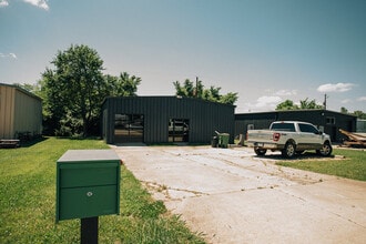 519 W Poplar St, Fayetteville, AR for lease Building Photo- Image 1 of 3