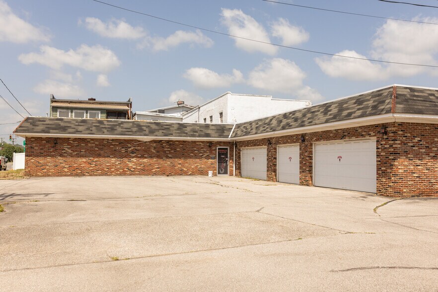 1007 Smith St, Milton, WV à vendre - Photo du bâtiment - Image 3 de 24