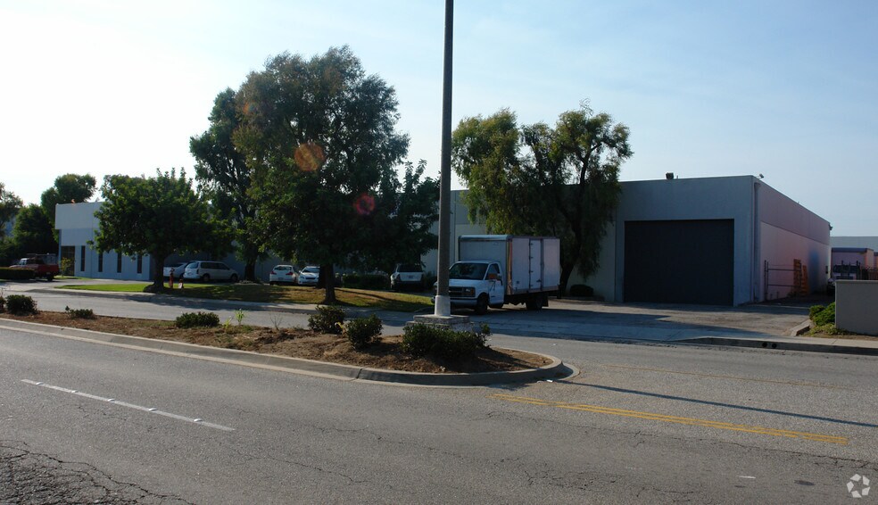 1165 W Walnut St, Compton, CA for lease - Building Photo - Image 3 of 5