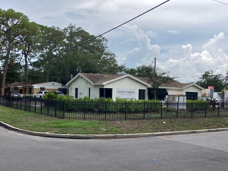 4306 Kensington Ave W, Tampa, FL à vendre - Photo du bâtiment - Image 2 de 3