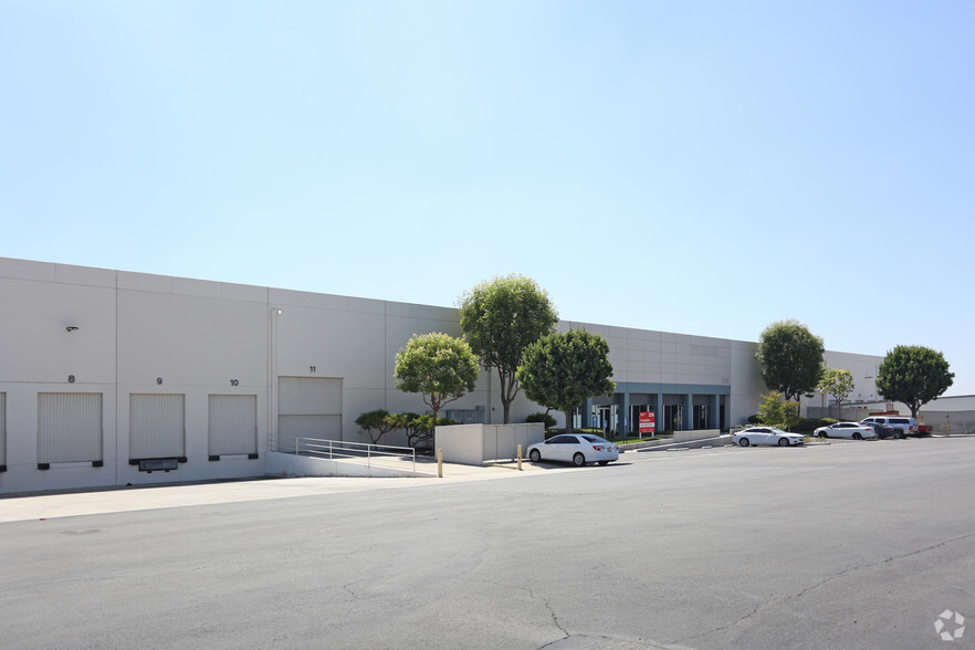 1030-1050 E Valencia Dr, Fullerton, CA for lease - Building Photo - Image 1 of 7