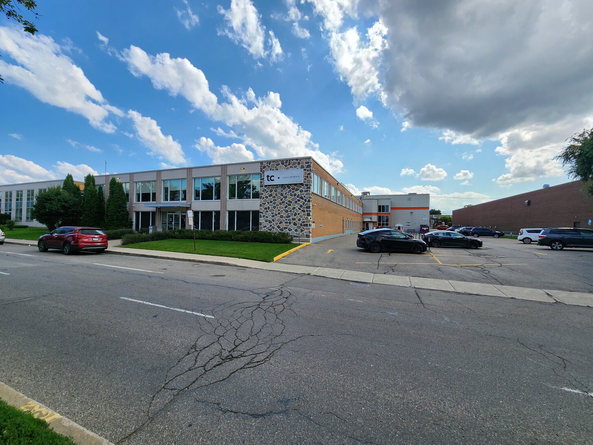 1500 Boul Jules-Poitras, Montréal, QC à vendre Photo du bâtiment- Image 1 de 1