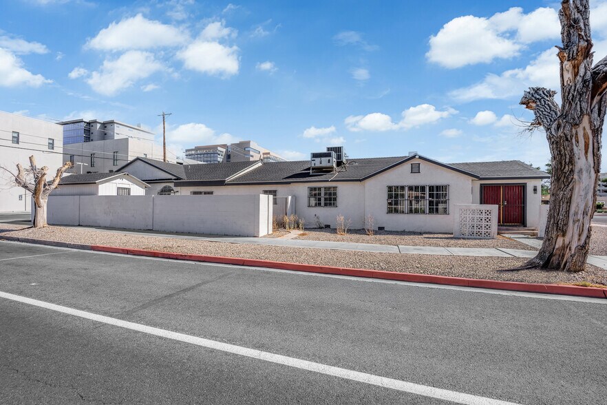 530 S 7th St, Las Vegas, NV à louer - Photo du bâtiment - Image 3 de 30