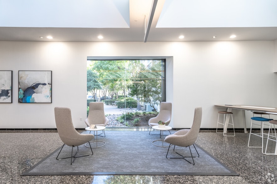 8750 N Central Expy, Dallas, TX for lease - Lobby - Image 3 of 18