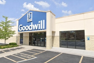 More details for 570 Saraina Rd, Shelbyville, IN - Retail for Sale