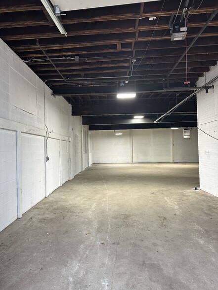 152 Center St, Chicopee, MA for lease - Interior Photo - Image 3 of 6