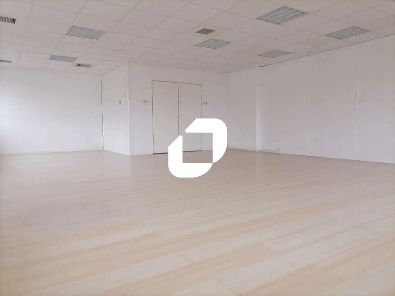 Office in Baillargues for lease - Building Photo - Image 3 of 14