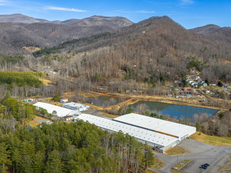 111 Old Bee Tree Rd, Swannanoa, NC for lease - Building Photo - Image 2 of 15
