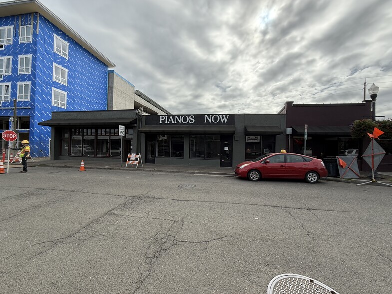 12320-12350 SW Broadway St, Beaverton, OR for lease - Building Photo - Image 1 of 6