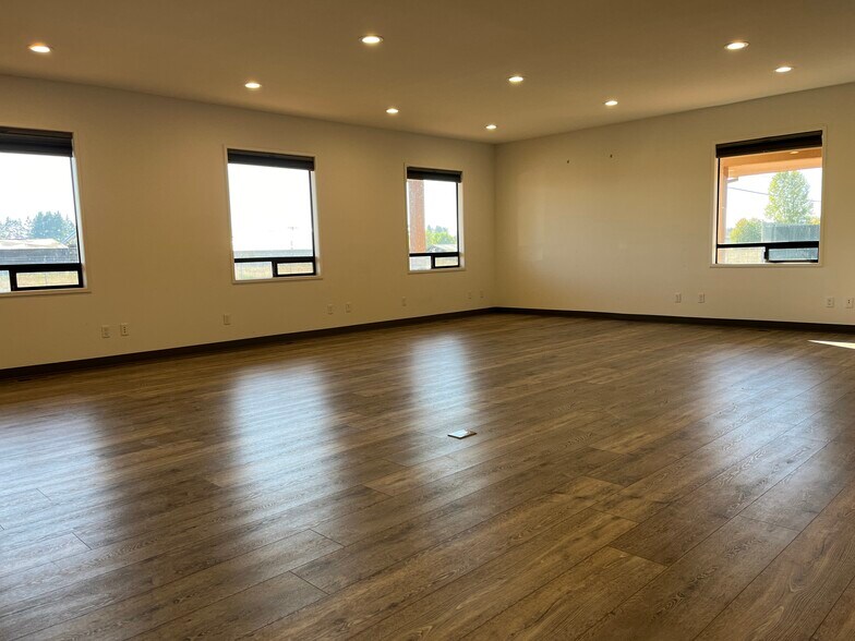 31895 NW Hillcrest Ave, North Plains, OR à vendre - Photo intérieure - Image 3 de 8