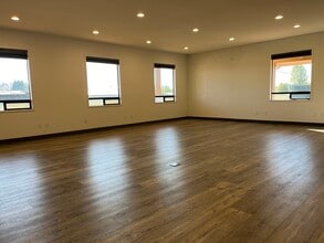 31895 NW Hillcrest Ave, North Plains, OR for sale Interior Photo- Image 1 of 5