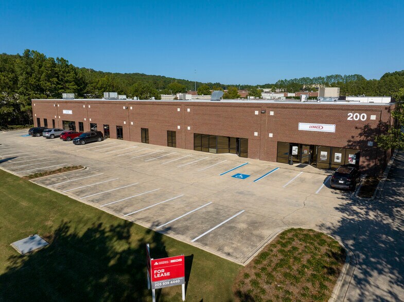 300-308 Cahaba Valley Cir, Pelham, AL for lease - Building Photo - Image 1 of 3