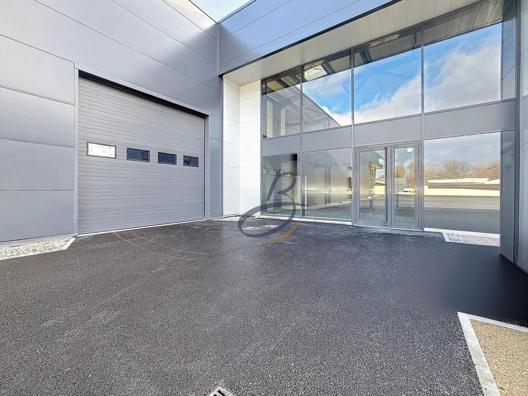 4 Impasse Marie-Louise Lantelme, Bourgoin-Jallieu for lease Building Photo- Image 1 of 8