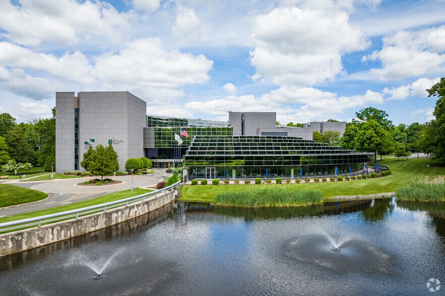 56 Livingston Ave, Roseland, NJ à louer - Photo du bâtiment - Image 2 de 6