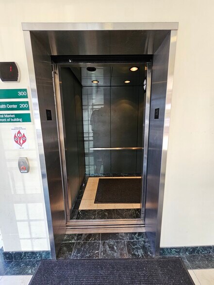 575 Main St, Middletown, CT à louer - Photo du bâtiment - Image 3 de 11