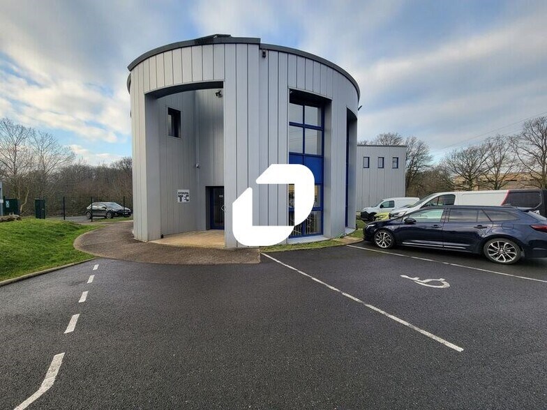 Flex in Marcoussis for lease - Building Photo - Image 1 of 17