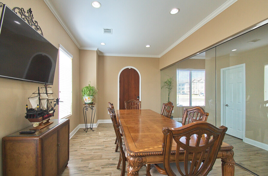 518 Westgreen Blvd, Katy, TX for lease - Interior Photo - Image 3 of 15