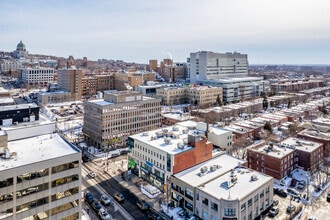 5900-5950 Ch De La Côte-Des-Neiges, Montréal, QC - Aérien Vue de la carte