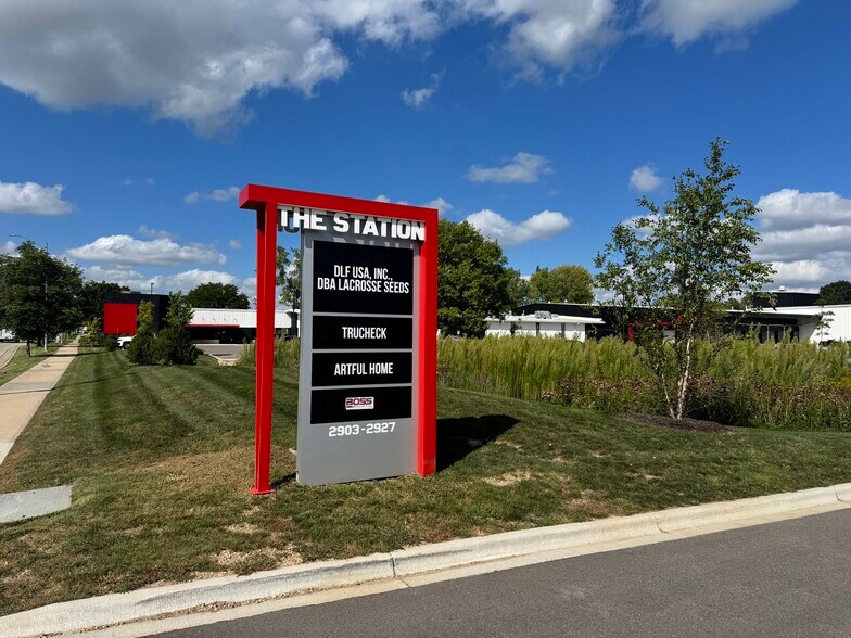 2919 Packers Ave, Madison, WI à louer - Photo du bâtiment - Image 3 de 13