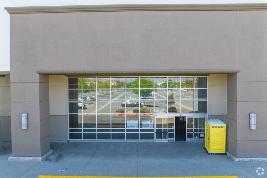 1165 S Sanderson Ave, Hemet, CA à vendre - Photo du bâtiment - Image 2 de 14