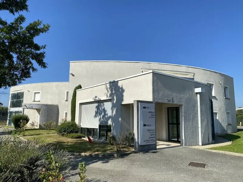 Office in Valence for sale - Building Photo - Image 1 of 9