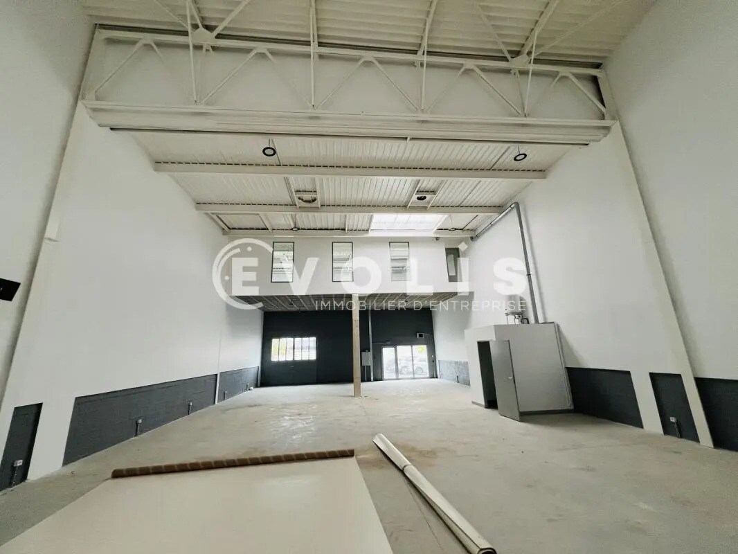 Office in Vaux-le-Pénil for lease Interior Photo- Image 1 of 5