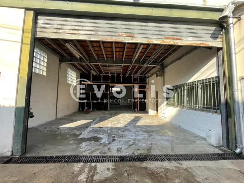 Local d'activités dans Maisons-Alfort à vendre - Photo du bâtiment - Image 2 de 19