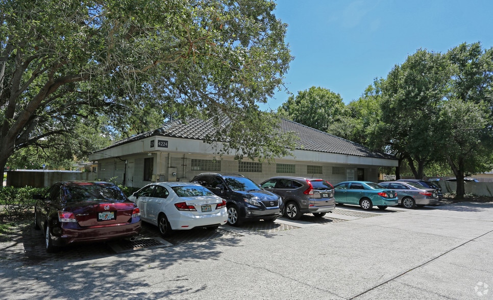 4224 N Tampania Ave, Tampa, FL for lease - Building Photo - Image 2 of 8