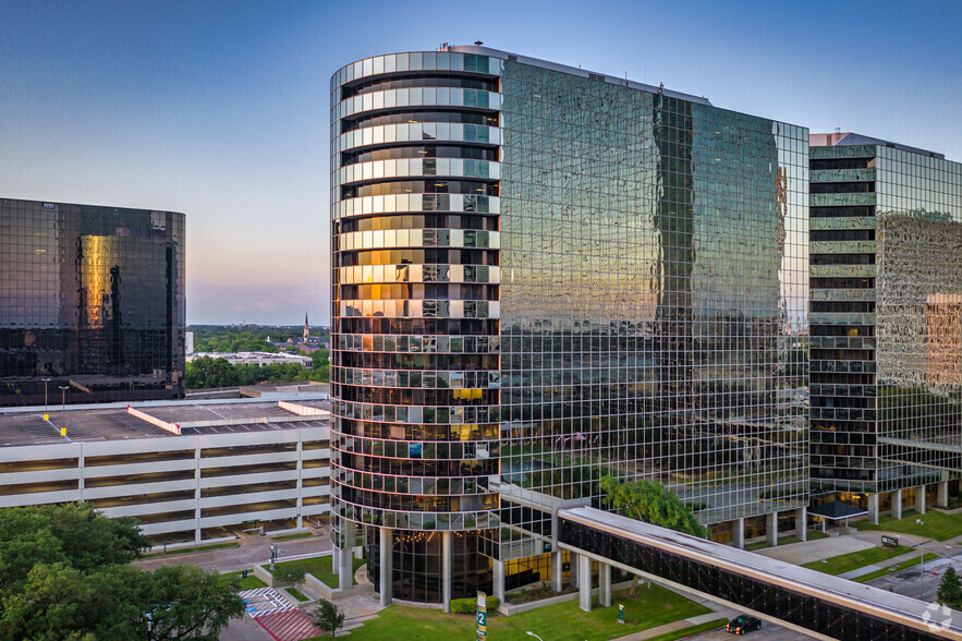 12 Greenway Plz, Houston, TX for lease - Building Photo - Image 1 of 9