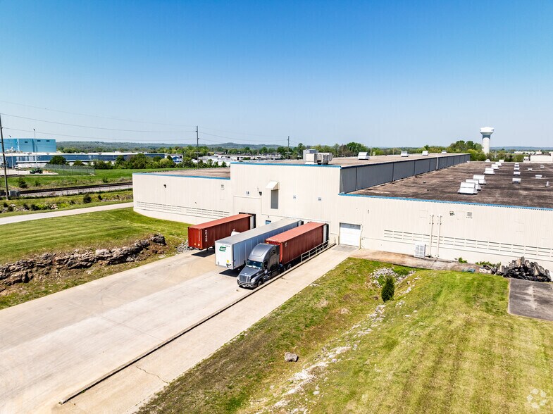 2901 Industrial Dr, Bowling Green, KY à louer - Photo du bâtiment - Image 3 de 5