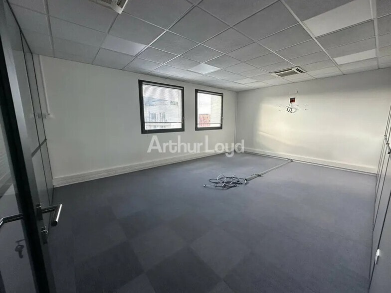 Office in Reims for lease - Interior Photo - Image 3 of 6