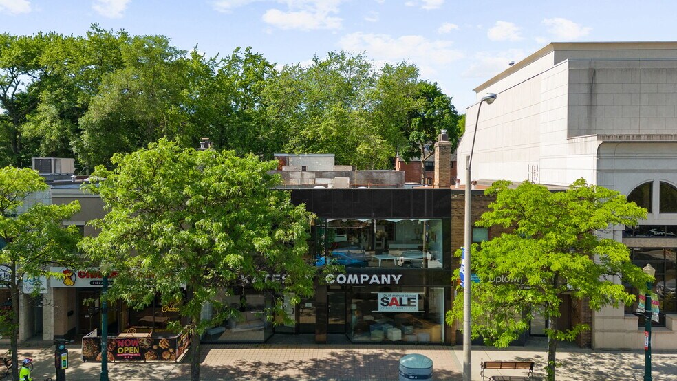 1092 Eglinton Av W, Toronto, ON à vendre - Photo du bâtiment - Image 2 de 18