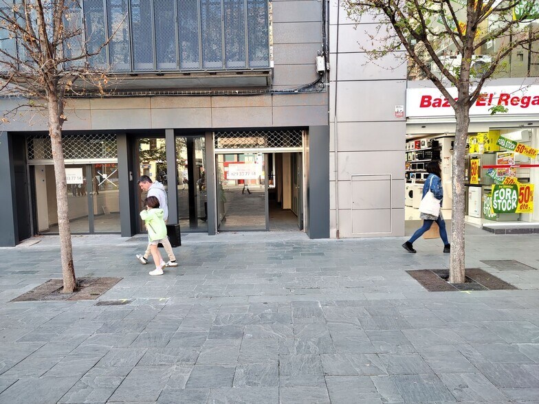 Plaça Lluis Perpinya, 6, Granollers, Barcelona for lease - Building Photo - Image 3 of 3